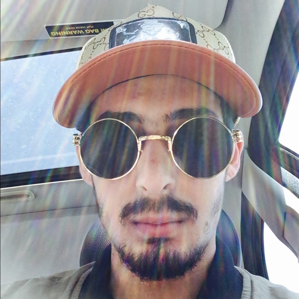 Meet your Posher, Waleed